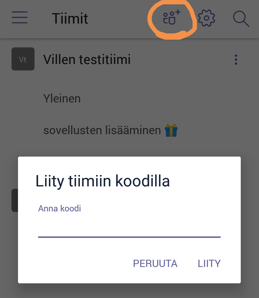 Liity tiimiin koodilla. Klikkaa kahta ukkoa ja anna koodi. Helppoa. 