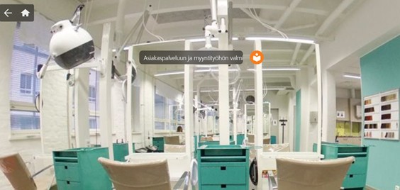 Kauneudenhoitoalan oppimisympäristö, pesupaikkoja ja laitteita, teksti Asiakaspalvelun myyntityöhön valmistautumista näkyvissä.